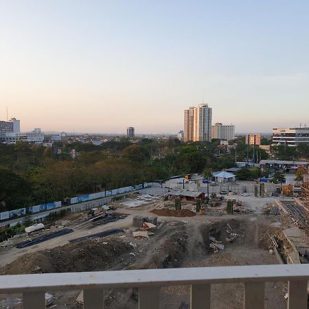 Apartemen Grand Sungkono Lagoon Venetian. スラバヤ エクステリア 写真